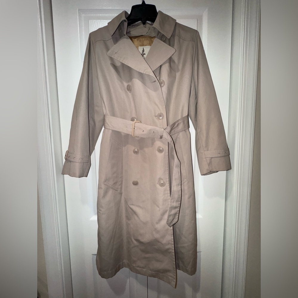 Misty Harbor Classic vintage belted lined Beige Trench Coat. Size 10P. GUC